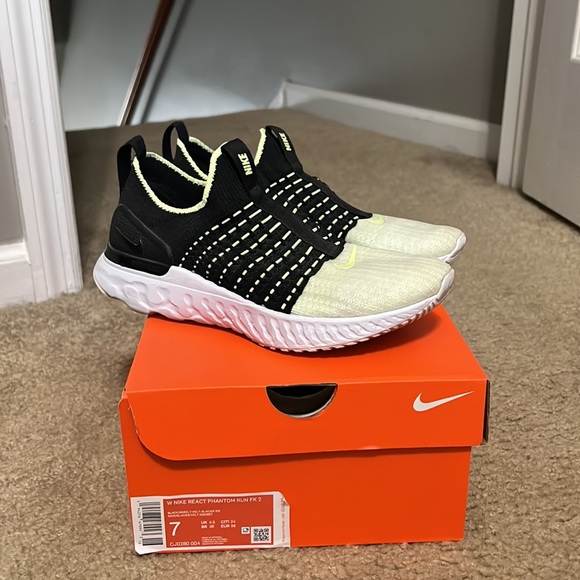 Women’s Nike react phantom run FK 2 - Picture 3 of 9